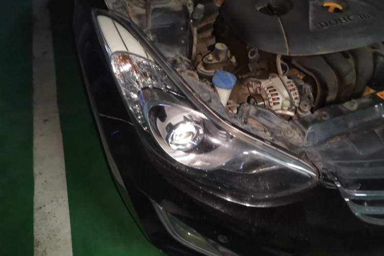 Used Hyundai Elantra (5th Generation / Langdong) 2012 1.8L Manual Luxury Version
