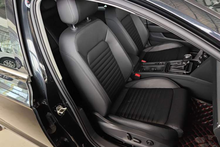 Used Volkswagen Magotan 2017 330TSI DSG Leading Model Right Front Seat