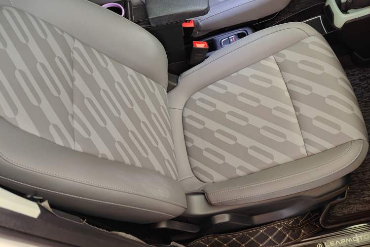 Used Leapmotor T03 2024 403 Comfort Edition Right Front Seat