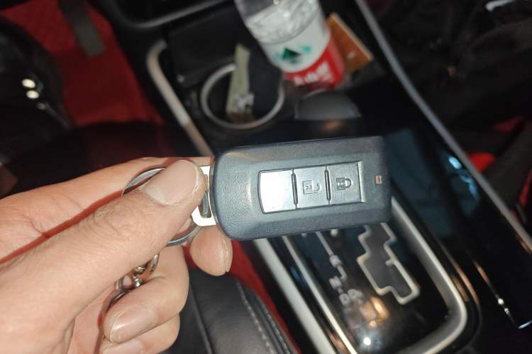 Used Mitsubishi Outlander 2018 2.0L Two-Wheel Drive Glory Edition 5 Seats