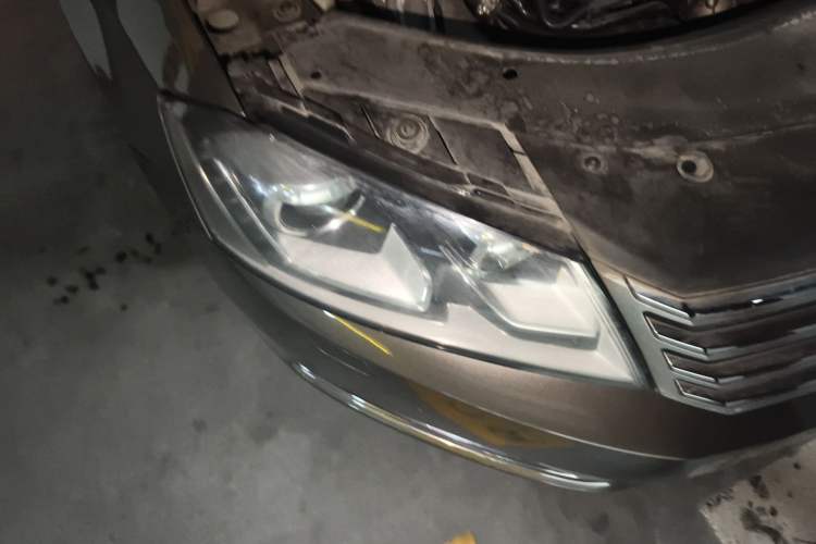 Used Volkswagen Magotan 2013 1.8TSI Luxury Model Right Front Headlight