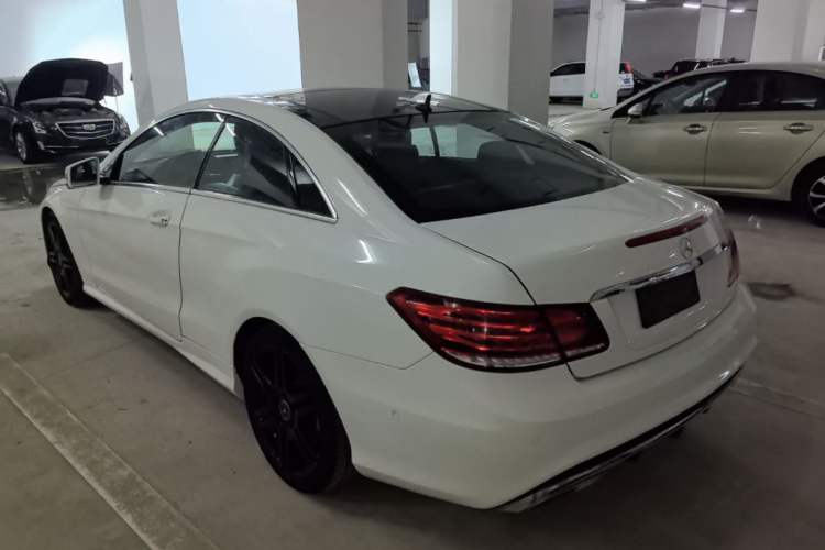 Ojetý Mercedes-Benz E-Class 2016 E 200 Coupe Dynamic Edition
