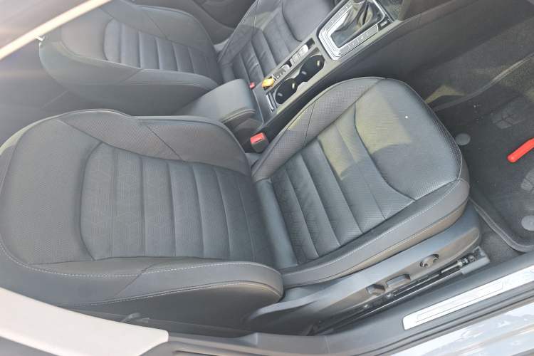 Used Volkswagen FAW-Volkswagen CC 2023 Hunting Vehicle 380TSI Hunter's Heart Edition Right Front Seat