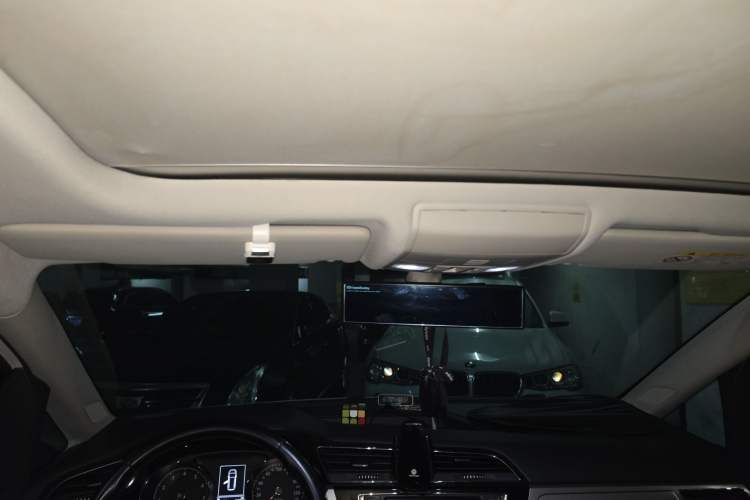 Used Volkswagen Touran 2018 Volkswagen Touran L 280TSI DSG Comfort Edition 7-seater Headliner