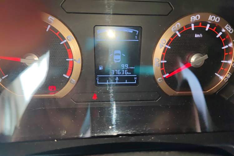 Used FORTHING Lingzhi 2017 M5 1.6L Luxury Model Odometer Close Up