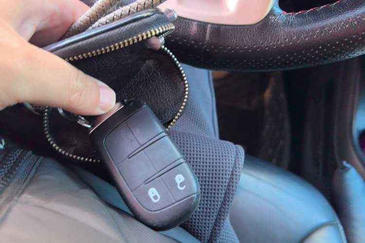 Used Dodge Journey 2013 2.4L Two-Wheel Drive Luxury Version