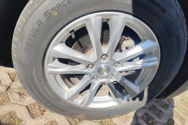 Used Chevrolet Equinox 2018 535T Automatic YuJie Edition Right Front Wheel Hub