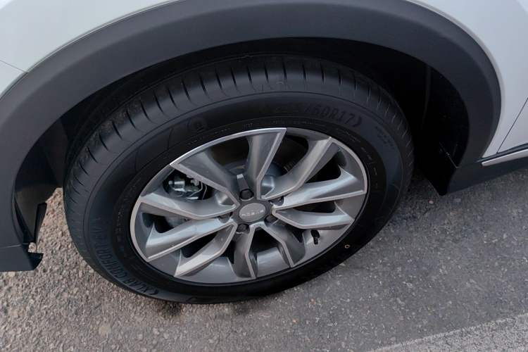 Used Roewe RX5 2025 PLUS 330TGI Automatic Trendsetting Smart Edition Left Front Wheel Hub