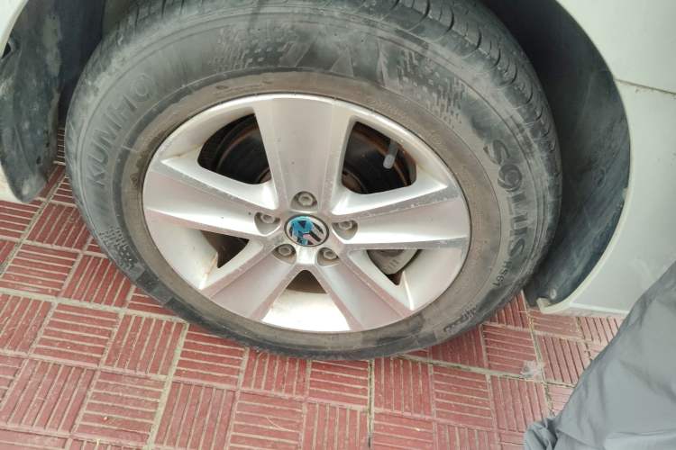 Used Volkswagen Jetta 2017 1.5L Automatic Fashion Model Right Front Wheel Hub