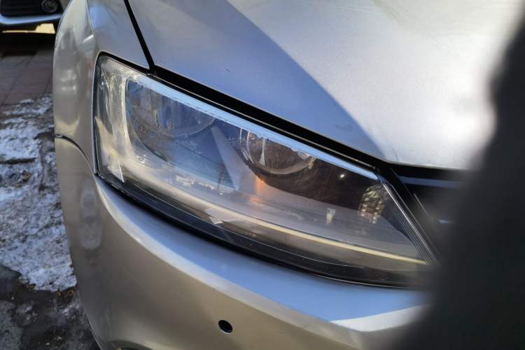 Used Volkswagen Sagitar 2012 1.4TSI Automatic Luxury Edition Right Front Headlight