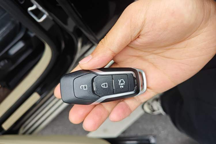 Used Ford Edge 2018 EcoBoost 245 Two-Wheel-Drive Titanium 5-Seater China V Standard