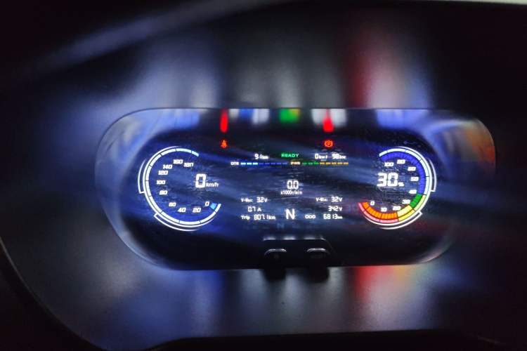 Used CHANGAN KAICHENG Ruixing EM60 2025 Passenger Version Comfort Edition 6 Seats 300 km Range Side-Hinged Doors Instrument Cluster