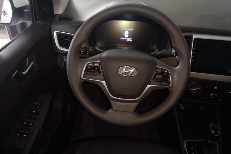 Used Hyundai Verna (new generation) 2020 1.4L CVT TOP Elite Edition Steering Wheel