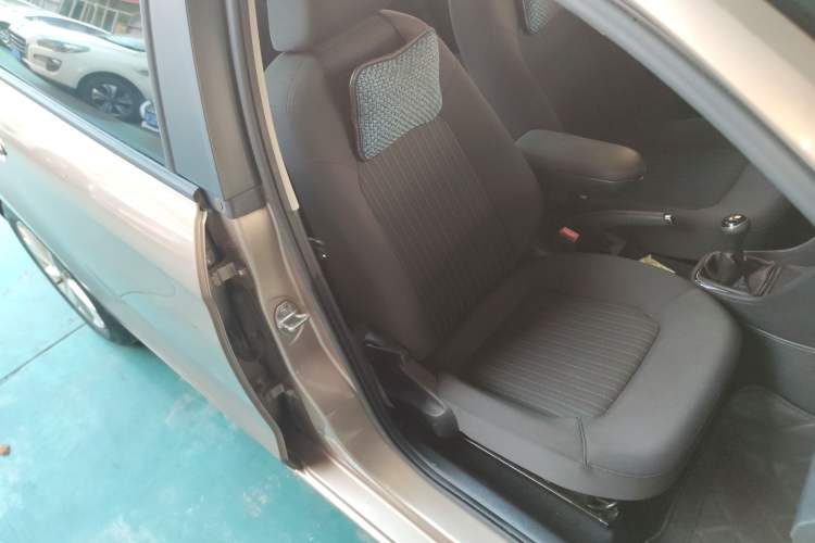 Used Volkswagen Jetta 2015 Zhuihui Edition 1.6L Manual Comfort Model
