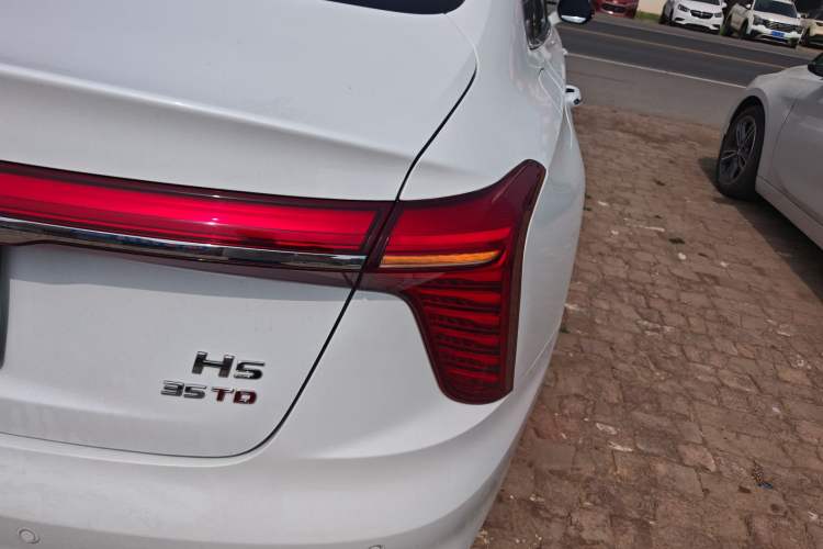 Used Hongqi H5 2024 1.5T DCT Smart Connect Flagship Edition Right Rear Taillight