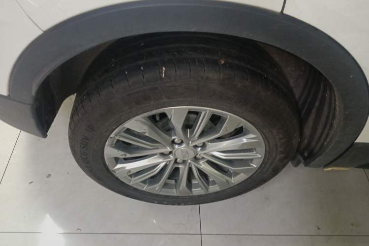 Used Cadillac XT4 2024 28T Two-Wheel-Drive Luxury Version Right Rear Wheel Hub