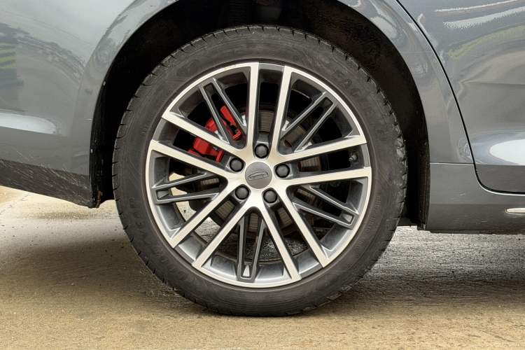 Used Geely Auto Preface 2023 2.0TD Prestige Version Right Rear Wheel Hub