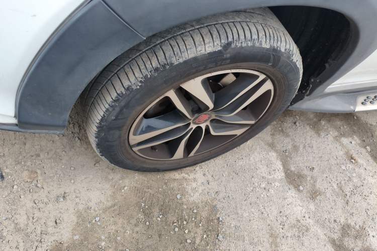 Used BYD Tang New Energy 2015 2.0T Four-Wheel-Drive Flagship Model