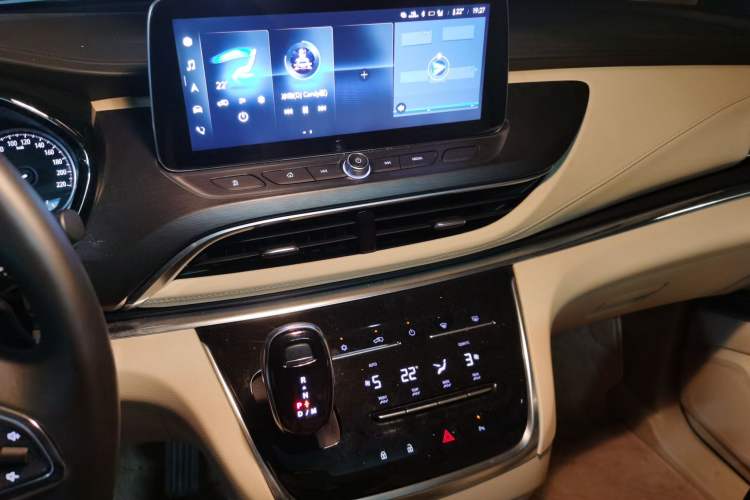 Used Buick GL8 2023 Facelifted Land Cruiser Executive Luxury Version