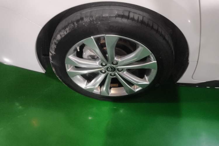 Used Toyota SIENNA 2023 2.5L Hybrid Deluxe Edition Right Rear Wheel Hub
