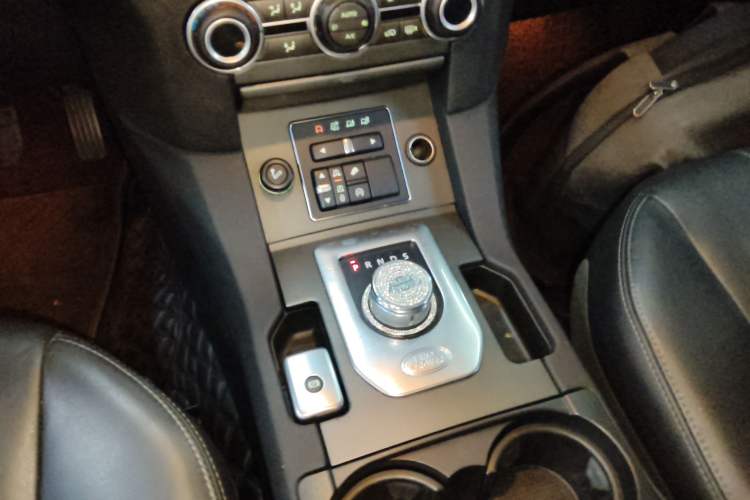 Used Land Rover Discovery 2015 3.0 SC V6 SE Gear Lever