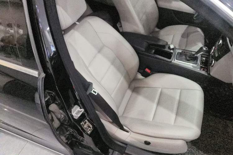 Used Mercedes-Benz C-Class 2011 C 200 Fashion Travel Edition