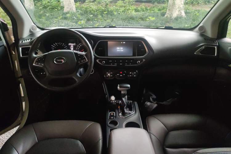 Used GAC Trumpchi GS4 2017 235T Automatic Two-Wheel Drive Luxury Smart Connectivity Version Center Console