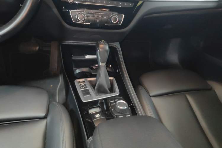 Used BMW 1 Series 2017 118i Sport Edition Gear Lever