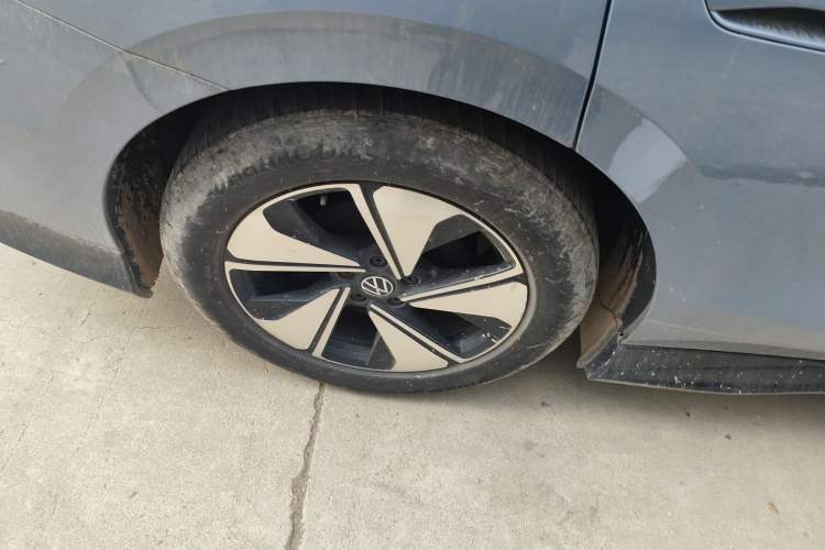 Used Volkswagen ID.7 VIZZION 2024 AIR model Right Rear Wheel Hub