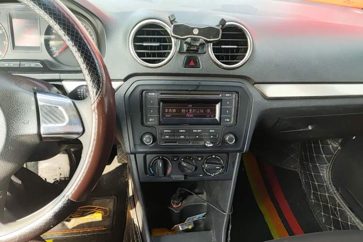 Used Volkswagen Jetta 2015 Zhuihui Edition 1.4L Manual Fashion Model
