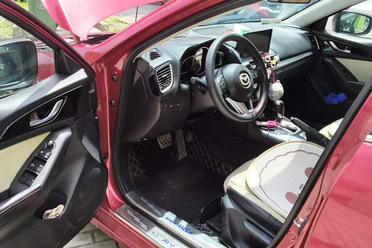 Used Mazda 3 Axela 2014 Sedan 2.0L Automatic Flagship Model