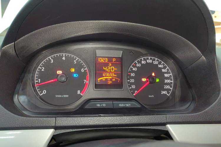 Used Volkswagen Jetta 2015 1.6L Automatic Comfort Model Instrument Cluster