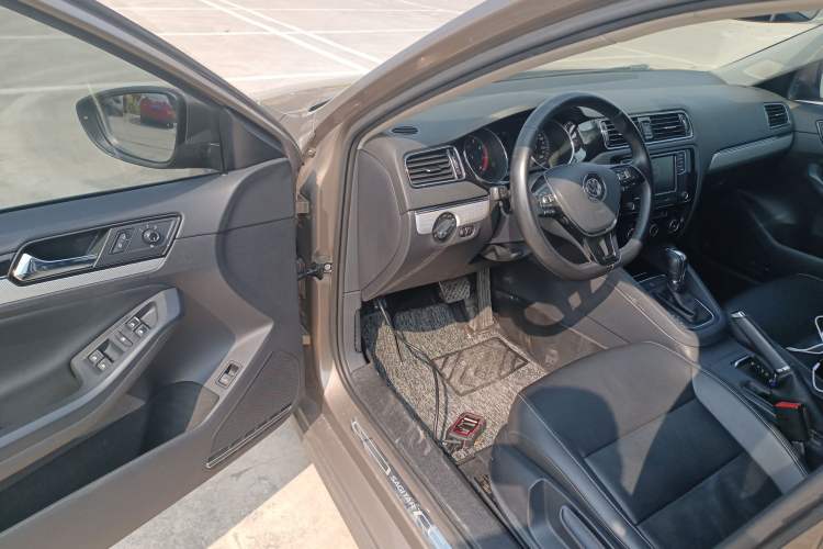 Used Volkswagen Sagitar 2017 180TSI Automatic Luxury Edition