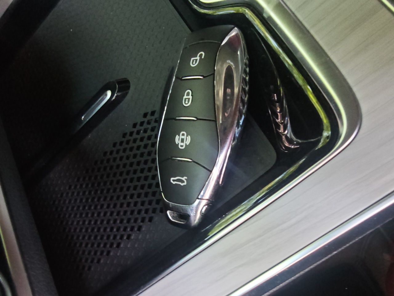 Hongqi HS5 2025 2.0T Two-Wheel-Drive Xuan Ying Edition — снимка 20