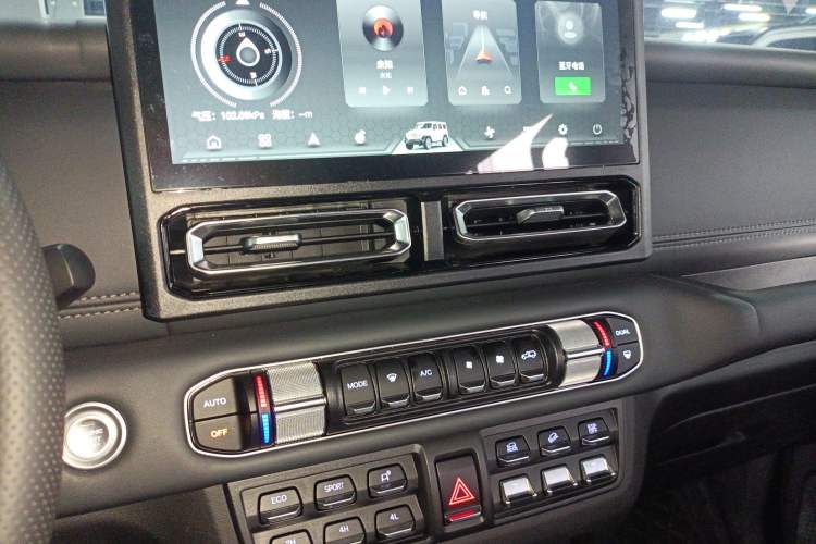 Used 212 T01 2025 2.0T Changfeng
