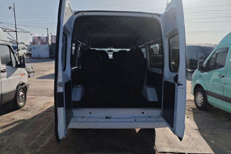 Used JMC Fushun 2023 2.0T Automatic Mid-Range Mid-Roof Commercial Multi-Purpose 7-Seater Passenger Vehicle Trunk