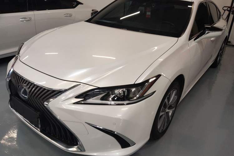 Used Lexus ES 2020 300h Premier Edition