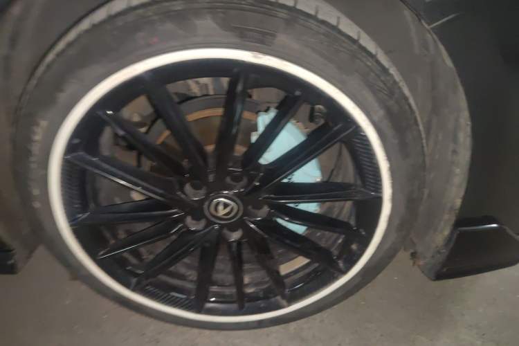 Used CHANGAN UNI-V 2023 1.5T Sport Edition Right Front Wheel Hub