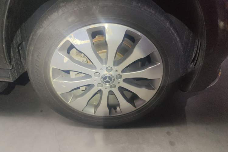 Used Mercedes-Benz GLS 2018 Refreshed GLS 400 4MATIC Dynamic Edition Right Front Wheel Hub