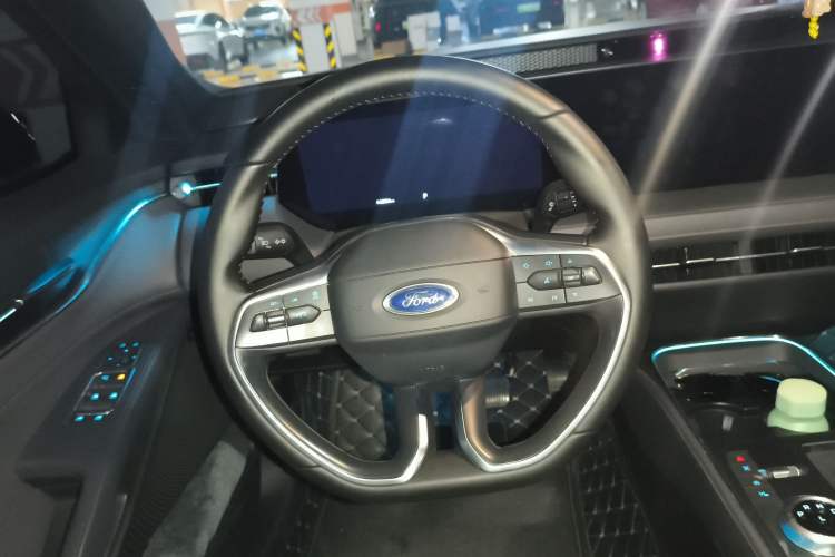 Used Ford Mondeo 2025 2.0T EcoBoost Ultimate Edition Steering Wheel