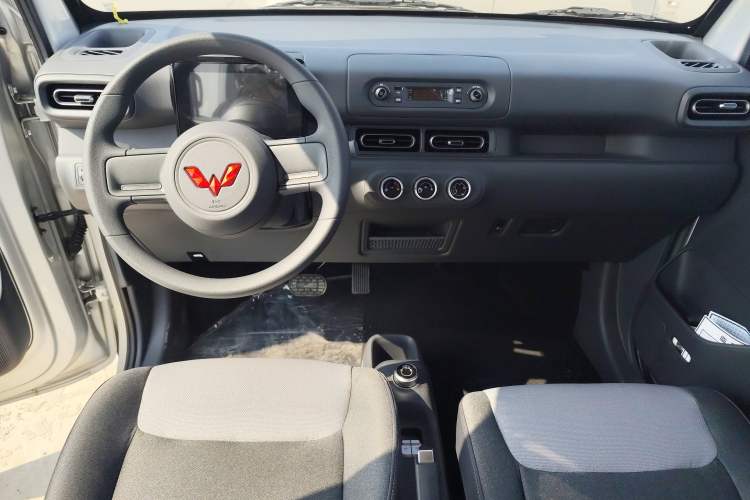 Used Wuling Zhiguang New Energy 2025 Model 305km Ambitious Edition