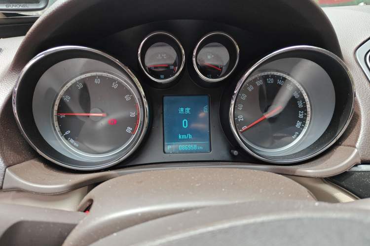 Used Buick Regal 2015 2.0L Leading Fashion Edition Instrument Cluster