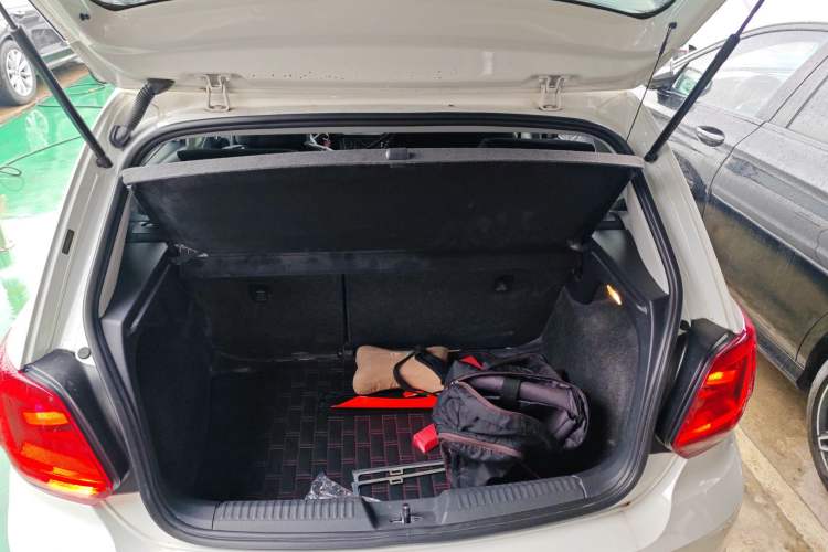 Used Volkswagen Polo 2016 1.6L Automatic Comfort Model
