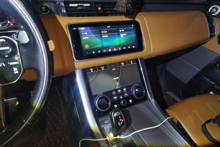 Used Land Rover Range Sport 2018 3.0 SC V6 HSE DYNAMIC Audio And AC Panel