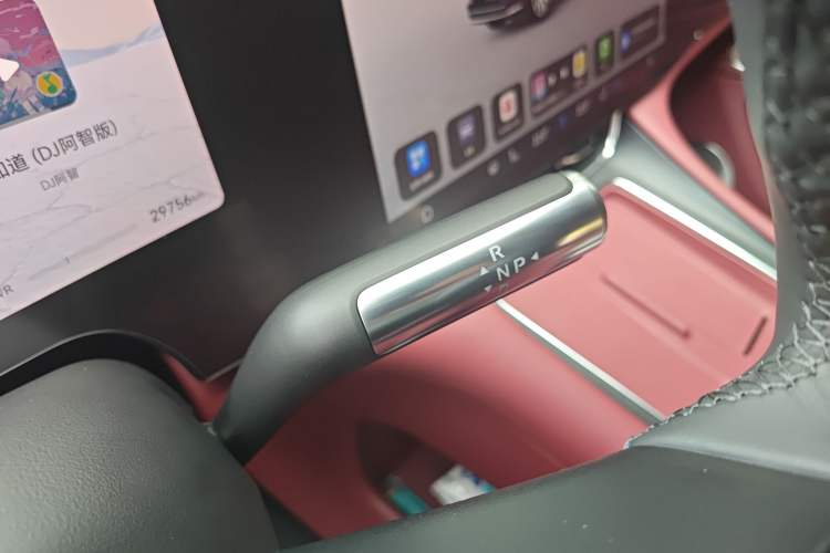 Used Hima AITO M8 2025 Extended-Range Max Version 37 kWh 6-Seater Gear Lever