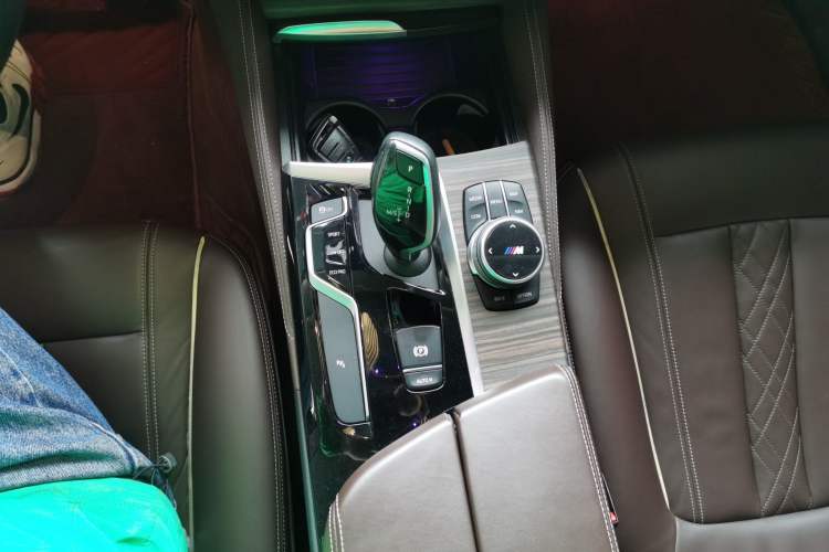 Used BMW 5 Series 2019 Facelifted 530Li Leading Edition Luxury Package
