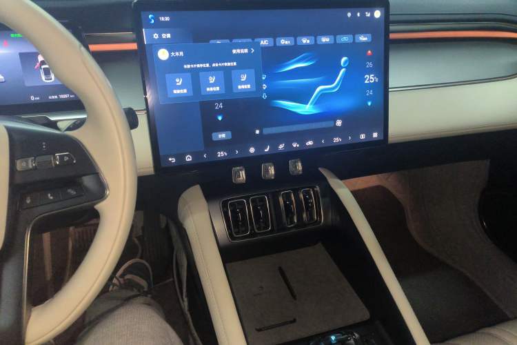 Used BYD Song L EV 2024 662 km Excellence Version Audio And AC Panel