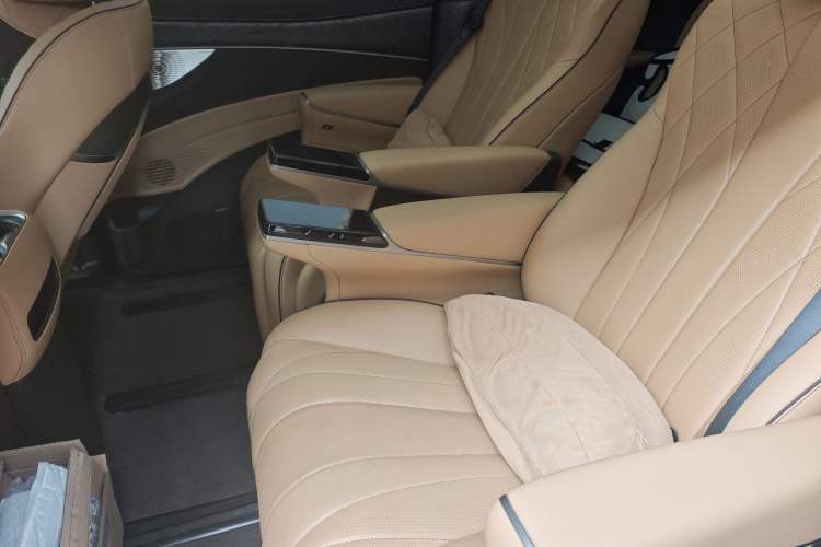 Used Denza D9 2024 DM-i 1050 Luxury Model