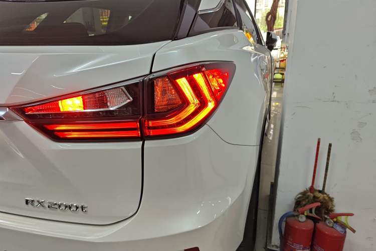 Used Lexus RX 2016 300 Two-Wheel Drive Comfort Edition China V Standard Exterior 3