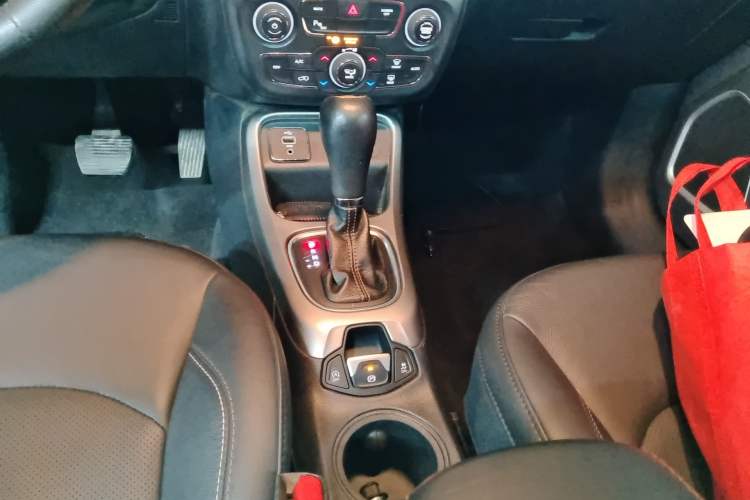 Used Jeep Compass 2017 200T Automatic Family Edition Gear Lever